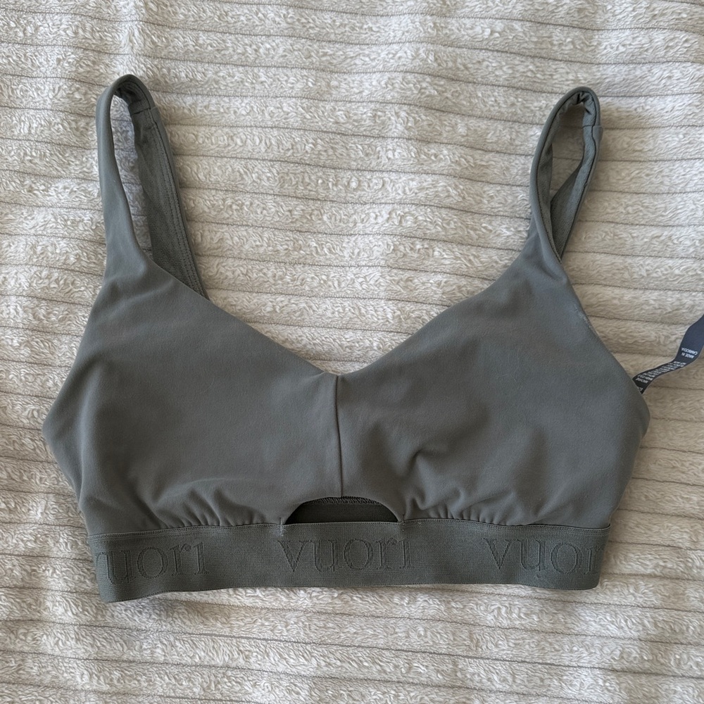 Vuori sports bra